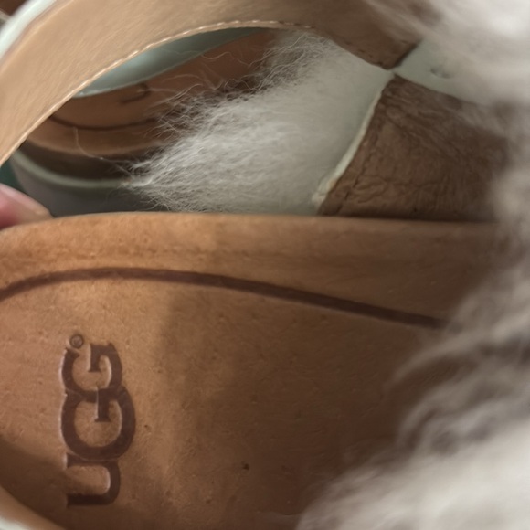 UGG Cream and Tan Fluffy Sandals SZ 8 box 120 - Picture 3 of 6